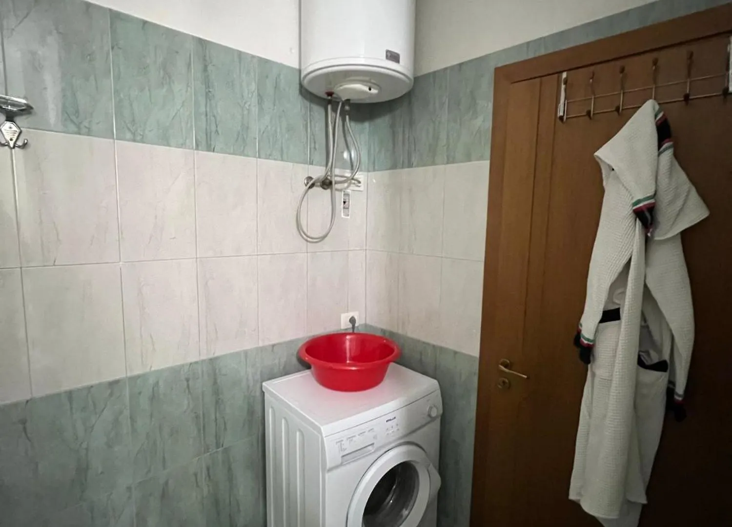 Vivi La Tua Vacanza Con L'Appartamento 1 Di Ervin! Enjoy Your Holiday With Ervin'S Apartment 1! Vlorë