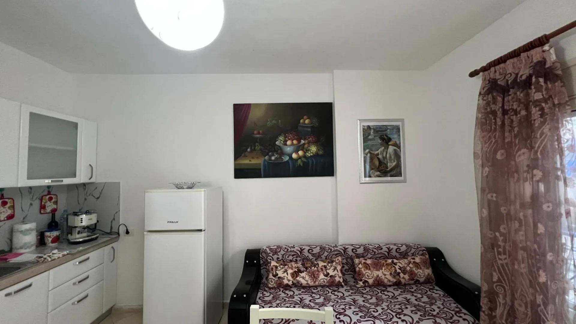 Vivi La Tua Vacanza Con L'Appartamento 1 Di Ervin! Enjoy Your Holiday With Ervin'S Apartment 1! Vlorë